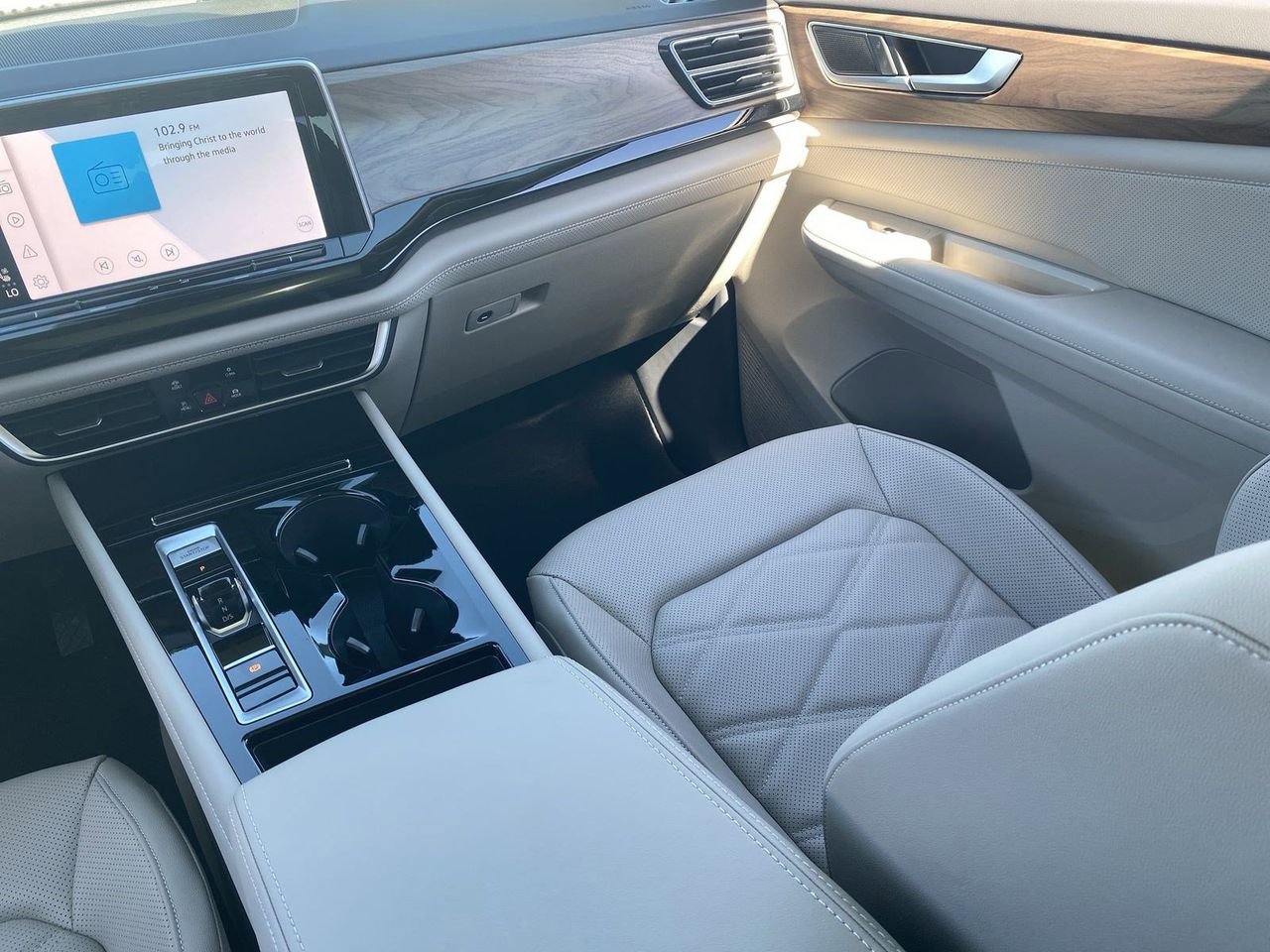 New 2026 Volkswagen Atlas SE image 12