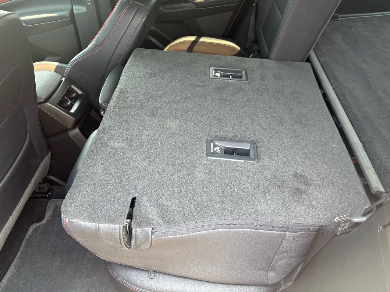 Used 2024 Chevrolet Equinox EV RS FWD image 39