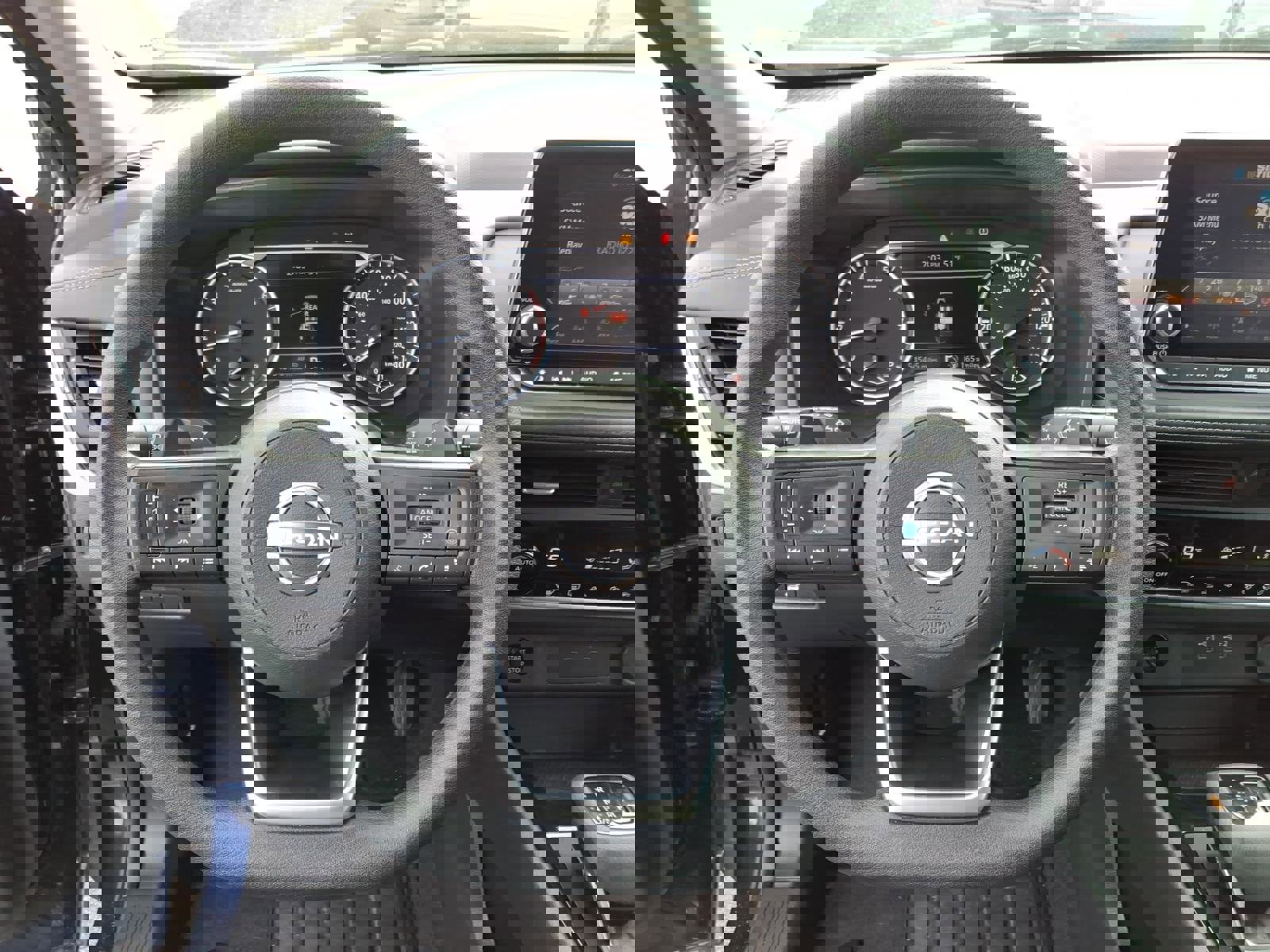 Used 2024 Nissan Rogue SV image 21