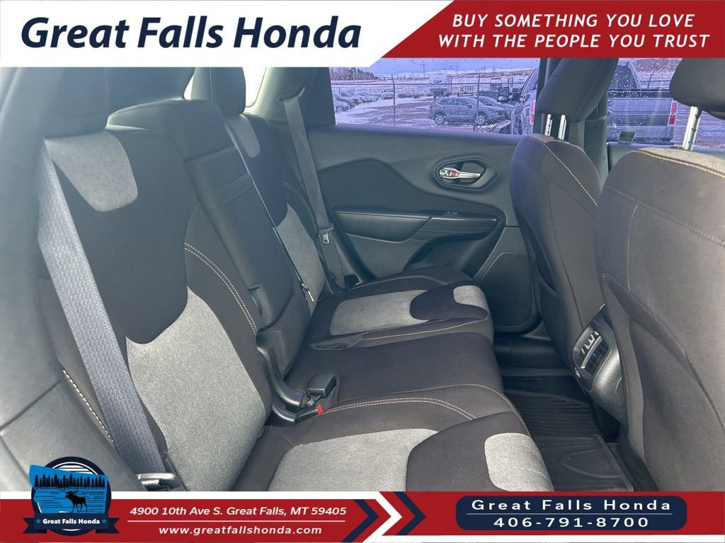 Used 2016 Jeep Cherokee Sport image 26
