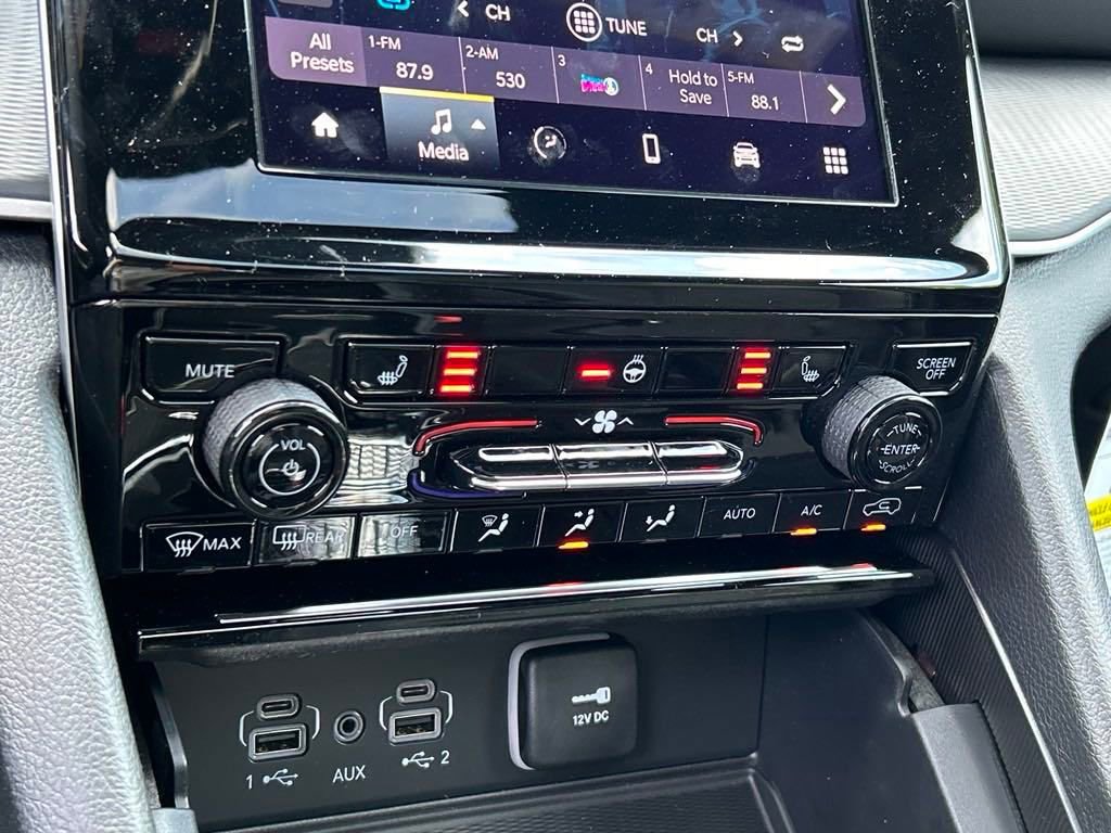 New 2024 Jeep Grand Cherokee Altitude RWD image 37