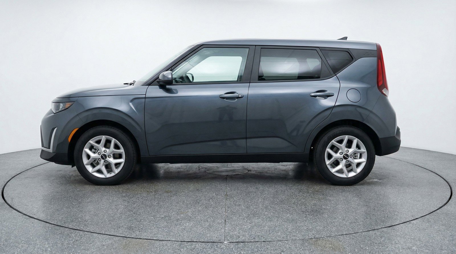 Used 2025 Kia Soul LX w/ LX Technology Package FWD image 5
