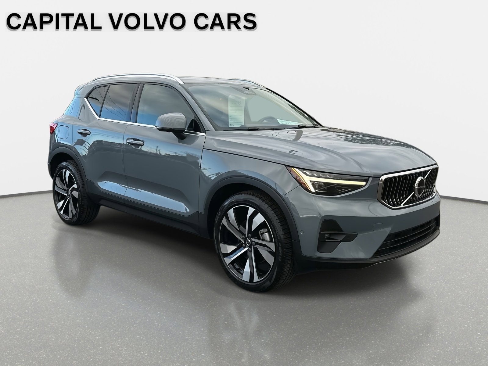 Certified 2023 Volvo XC40 B5 Ultimate w/ Protection Package Premier image 7