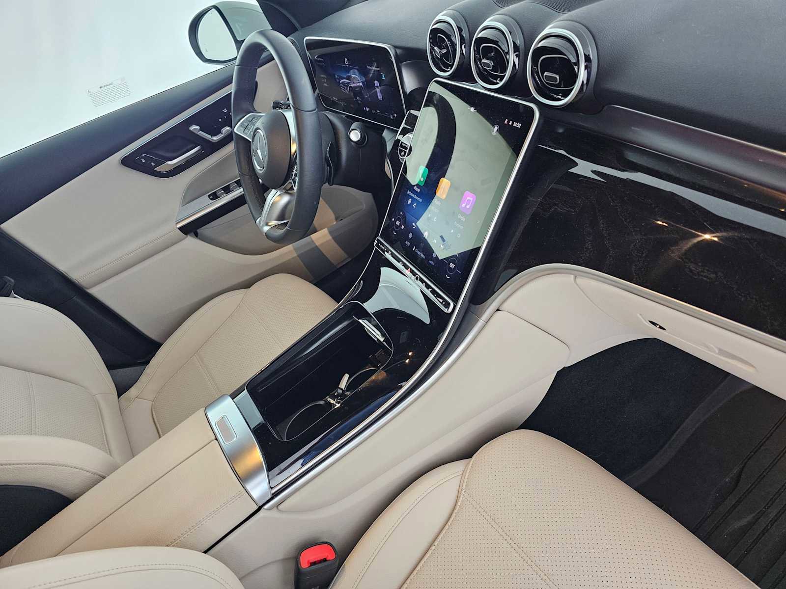 Used 2026 Mercedes-Benz GLC 300 image 11