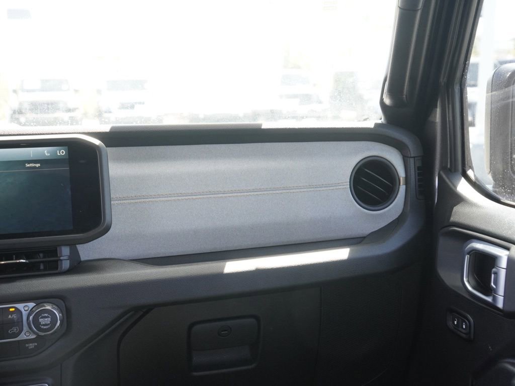 Used 2024 Jeep Gladiator Sport image 25