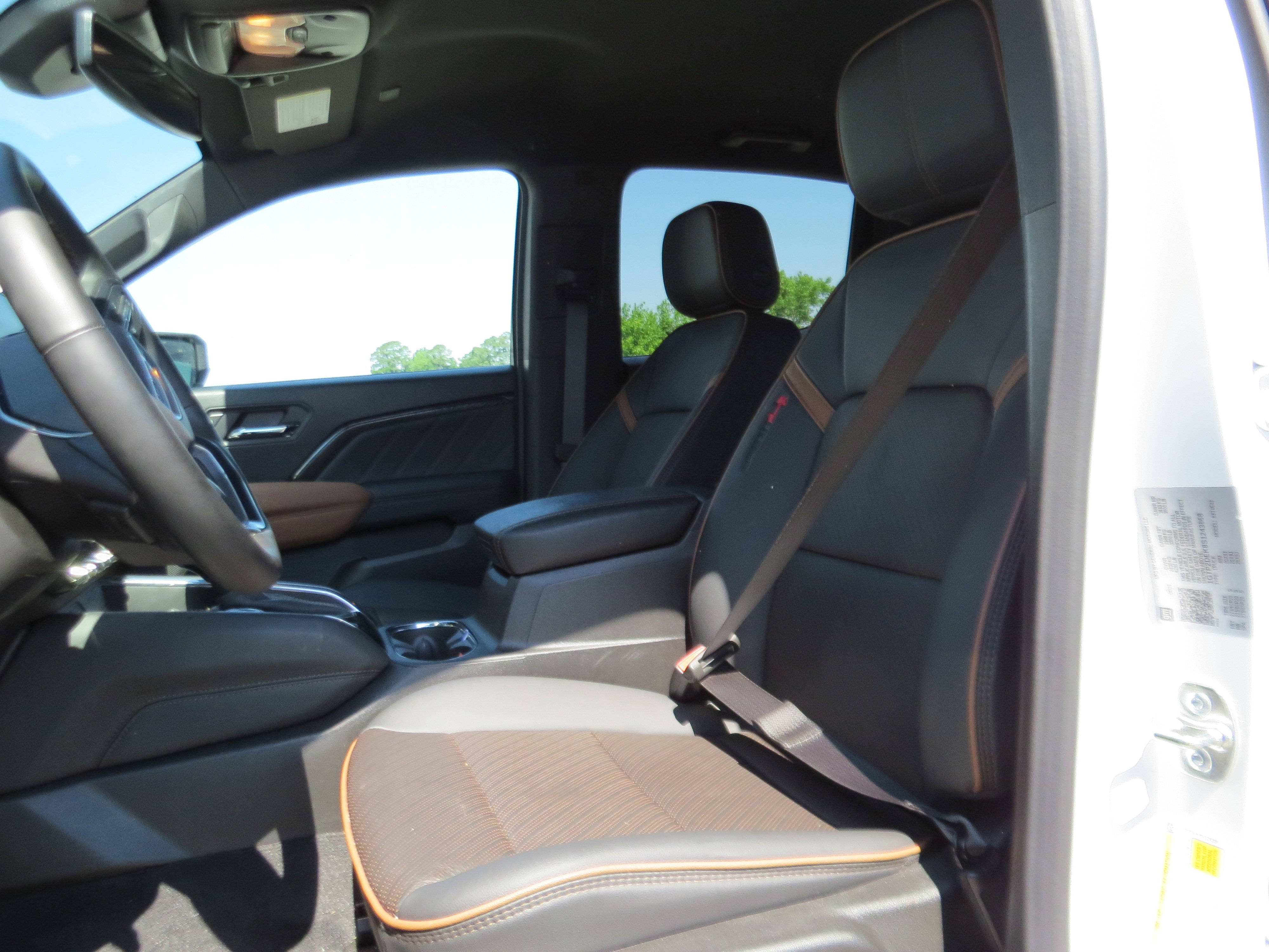Used 2025 GMC Canyon AT4 w/ Nightfall Edition AWD/4WD image 18