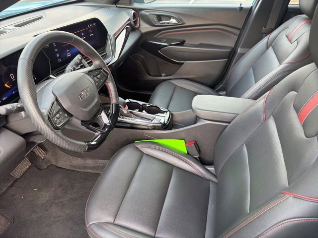 Used 2025 Chevrolet Trax RS w/ Sunroof Package image 11