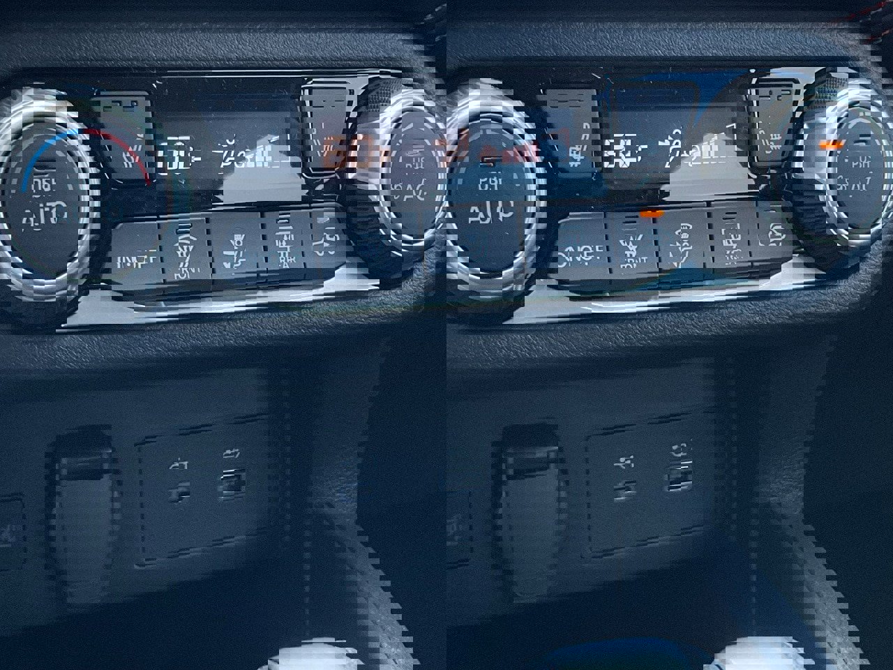 New 2025 Nissan Versa SR w/ Trunk Package image 29