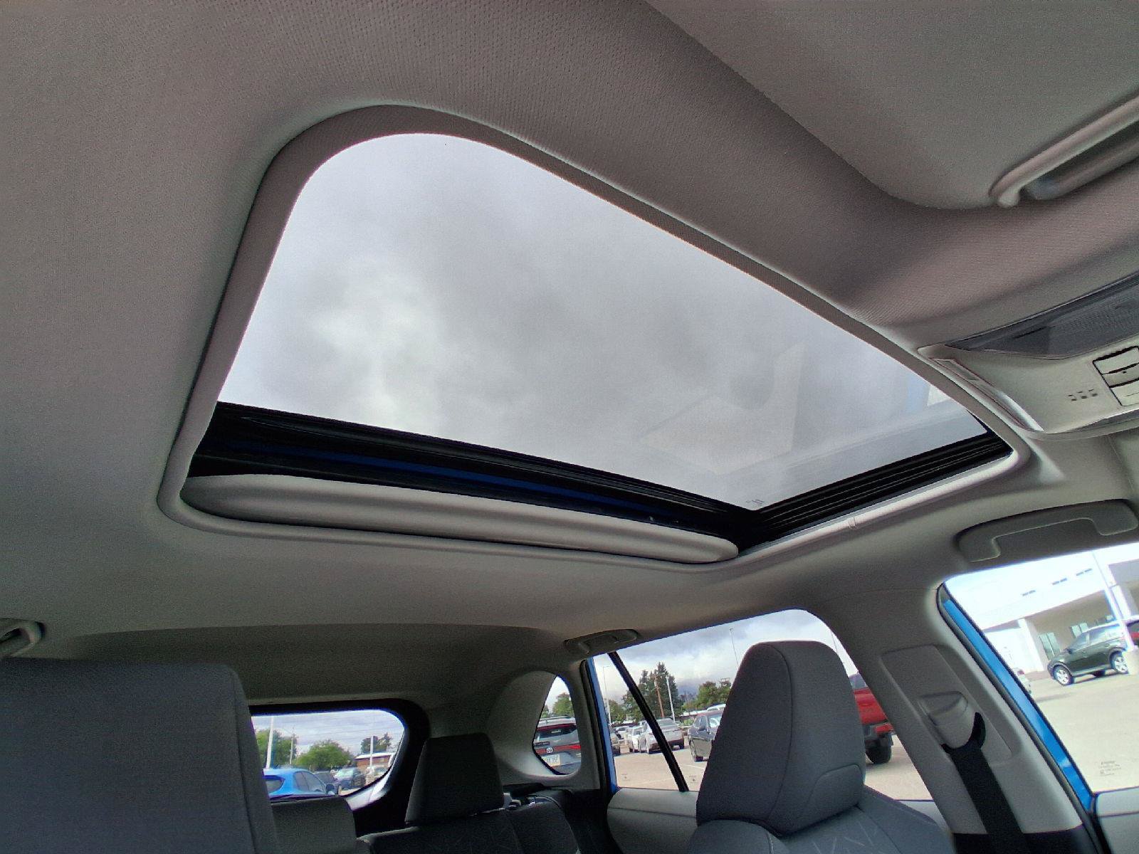 Used 2020 Toyota RAV4 XLE w/ Convenience Package FWD image 30