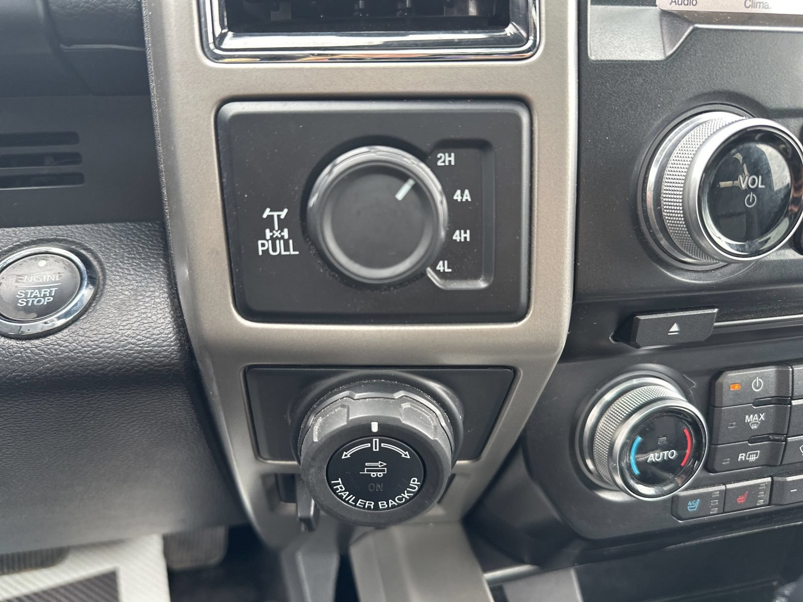 Used 2017 Ford F150 Lariat w/ Equipment Group 502A Luxury AWD/4WD image 15