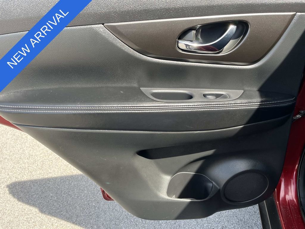 Used 2015 Nissan Rogue S AWD/4WD image 17