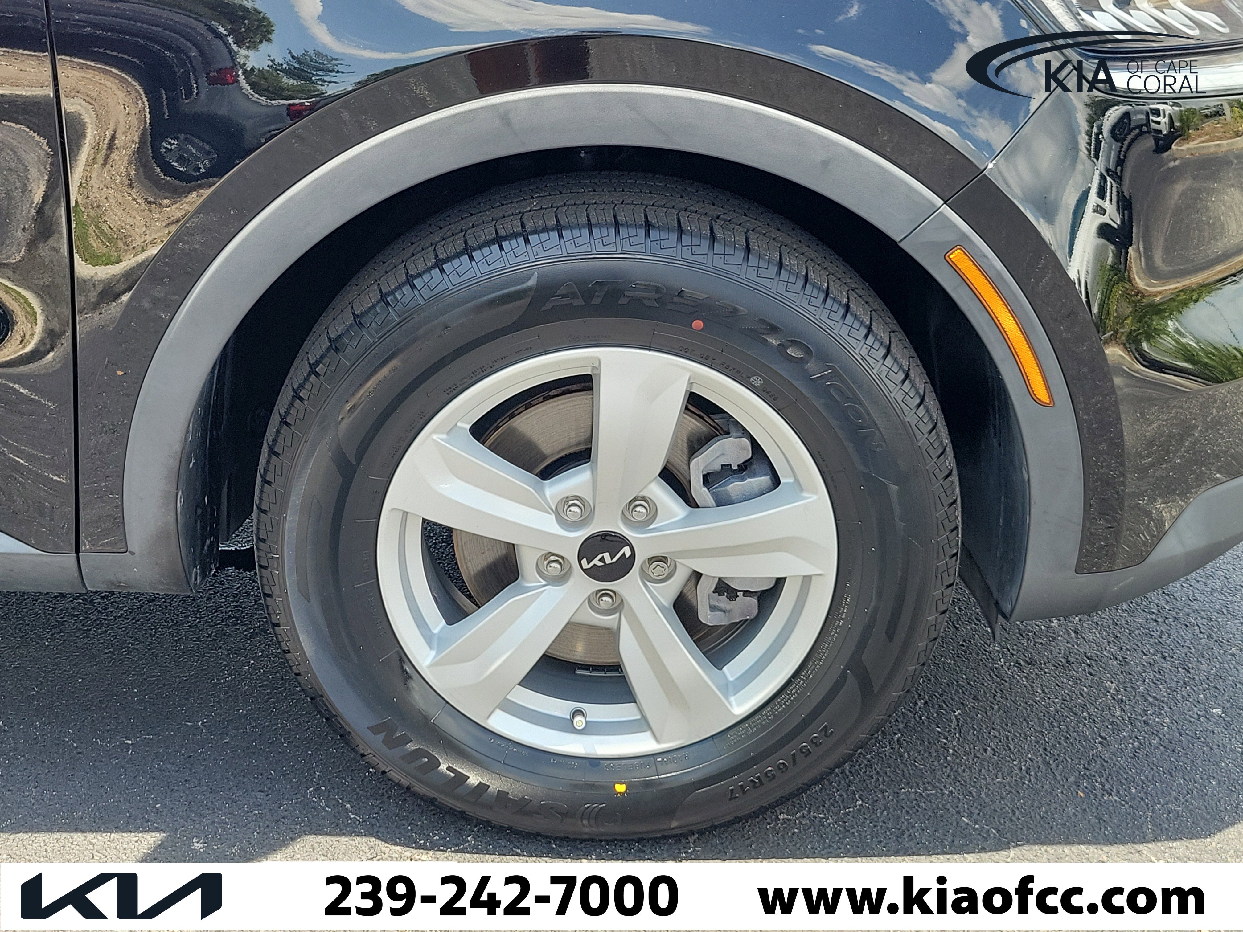 Used 2023 Kia Sorento LX FWD image 7