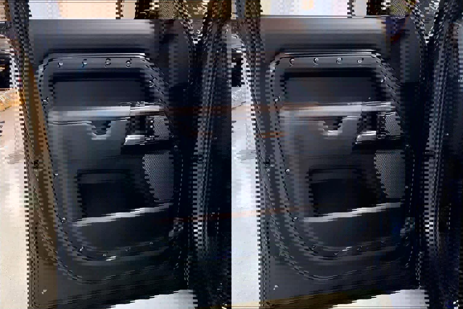 Used 2023 Land Rover Defender 110 V8 image 22