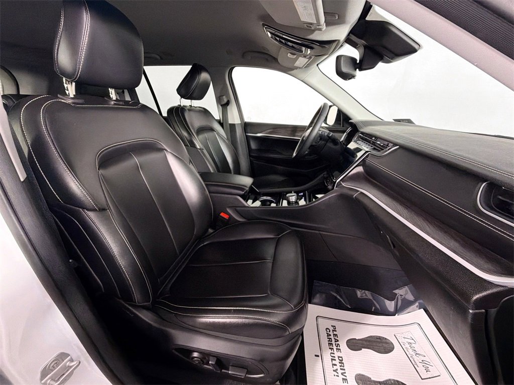 Used 2023 Jeep Grand Cherokee Limited image 25