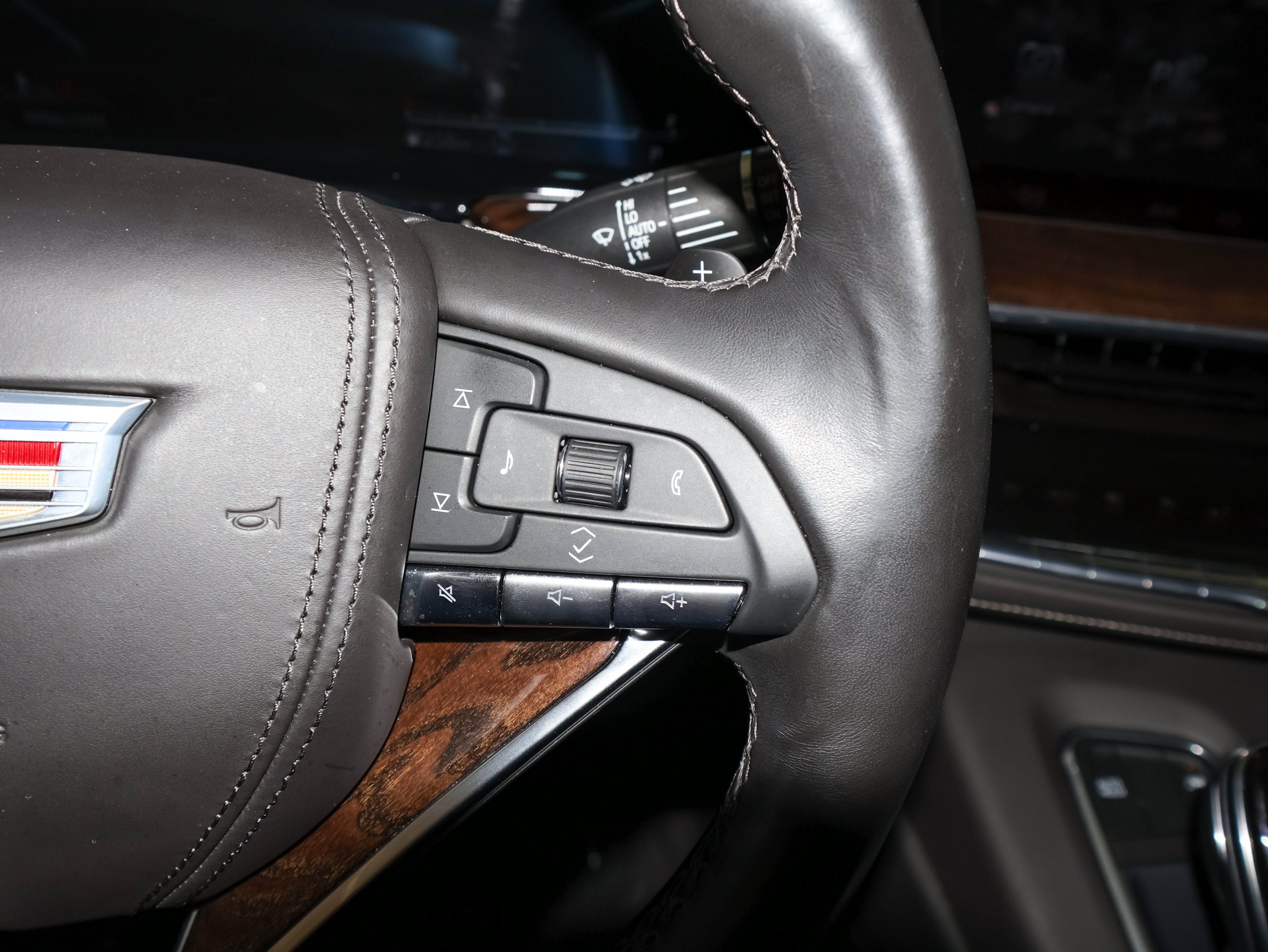 Used 2022 Cadillac Escalade Sport Platinum w/ LPO, ONYX Package AWD/4WD image 45