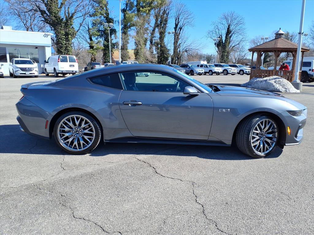 Used 2025 Ford Mustang GT Premium image 3
