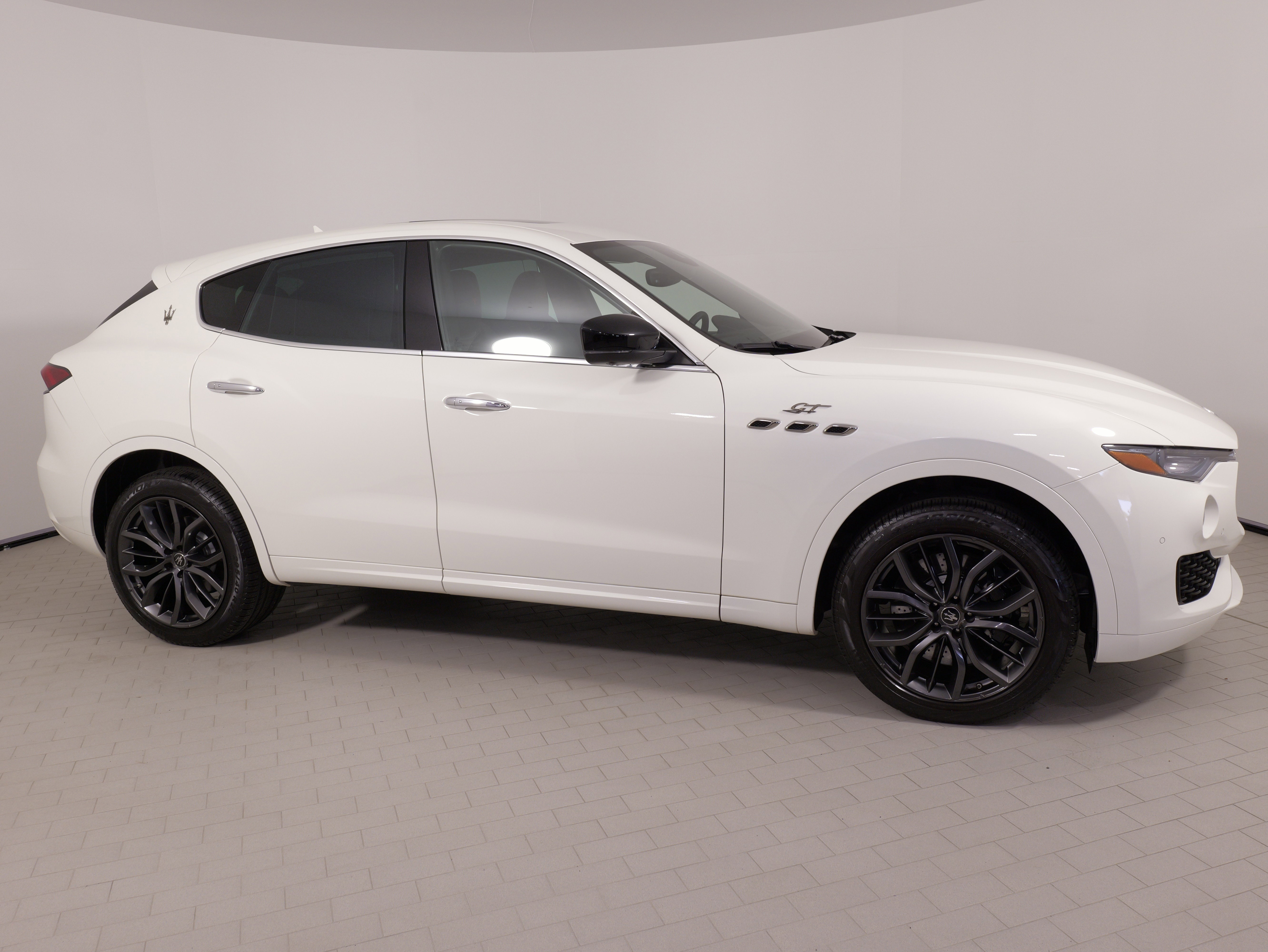 Used 2024 Maserati Levante GT Ultima image 10