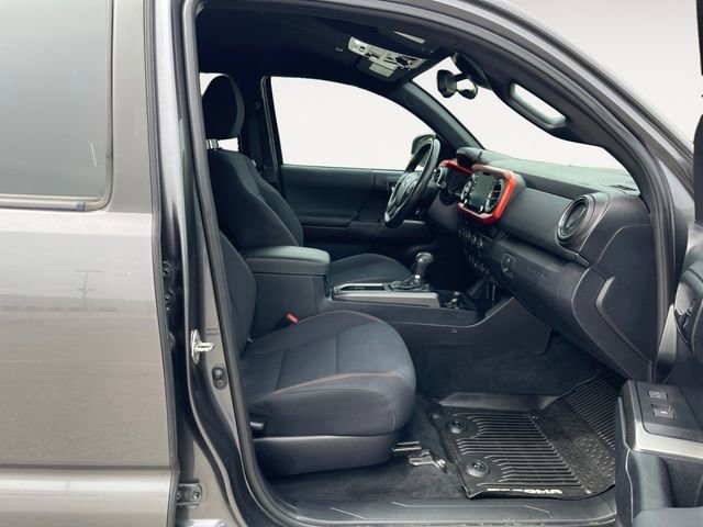 Used 2020 Toyota Tacoma TRD Off-Road AWD/4WD image 15