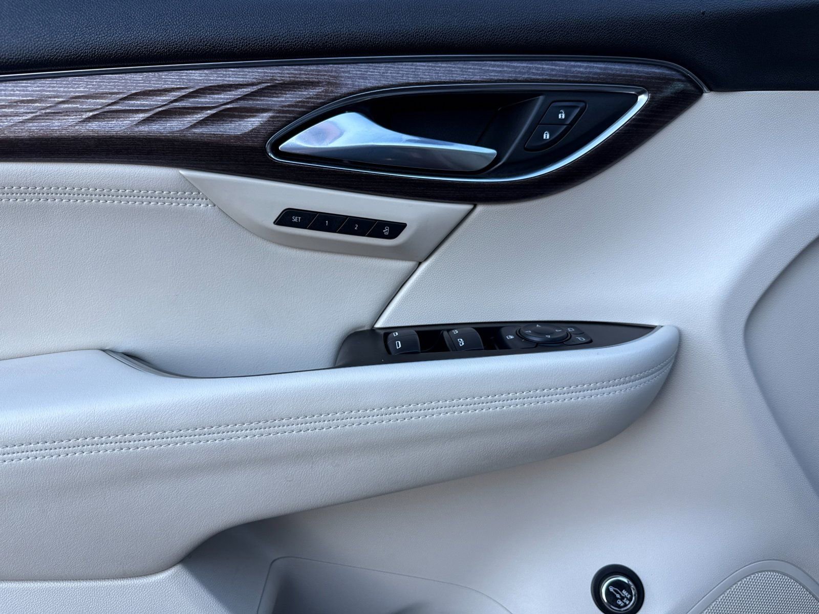 Used 2021 Buick Envision Avenir w/ Technology Package II image 11