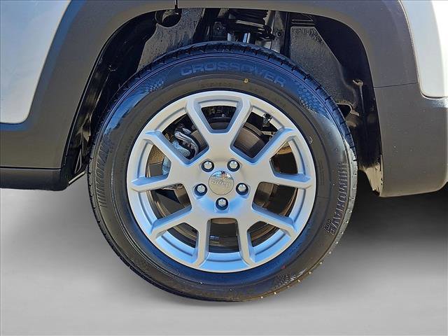 Used 2021 Jeep Renegade Latitude w/ Sun & Sound Group FWD image 22