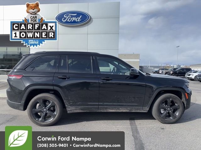 Used 2025 Jeep Grand Cherokee Limited w/ Black Appearance Package AWD/4WD image 7