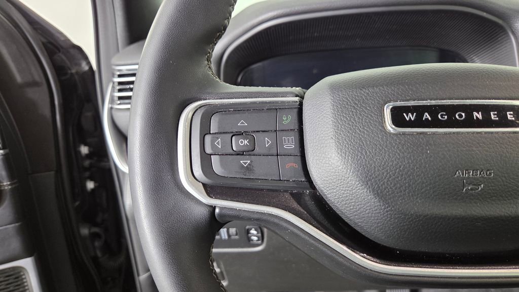 Used 2023 Jeep Wagoneer 4WD image 18