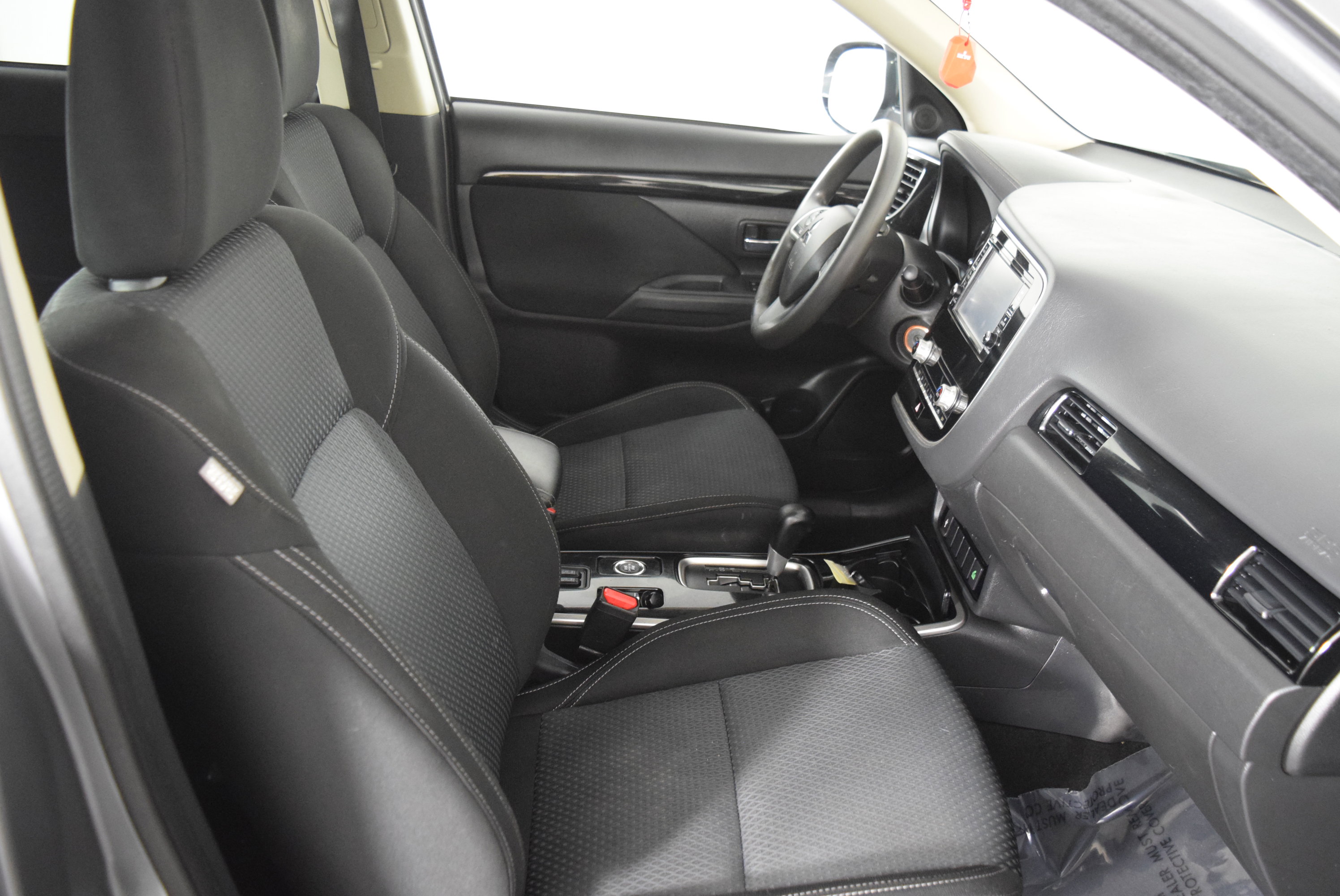 Used 2020 Mitsubishi Outlander ES image 32