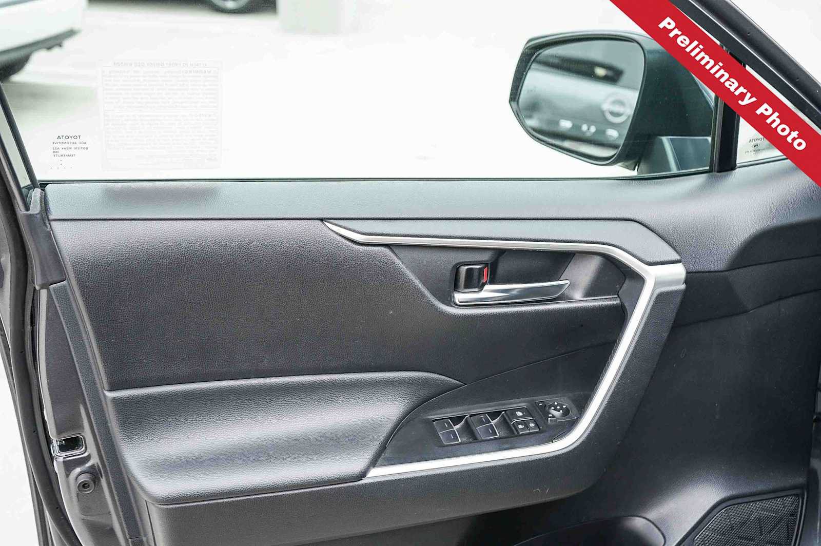 Used 2024 Toyota RAV4 XLE FWD image 16