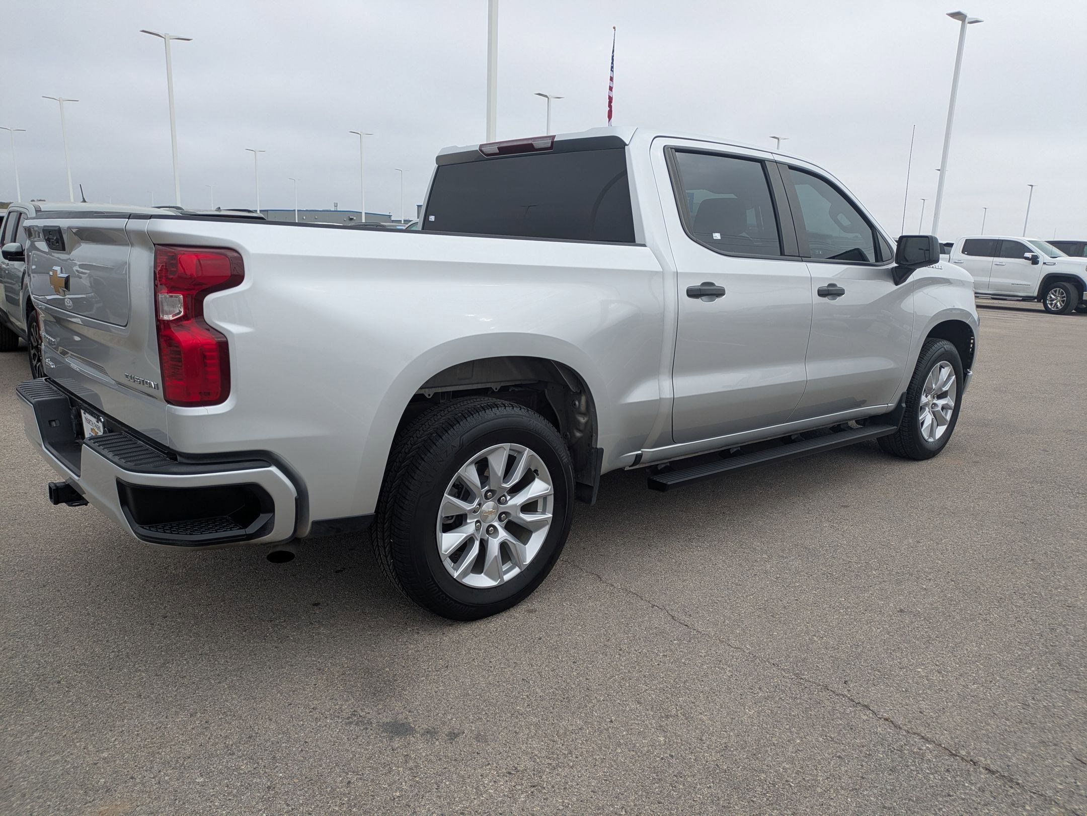 Used 2022 Chevrolet Silverado 1500 Custom image 2