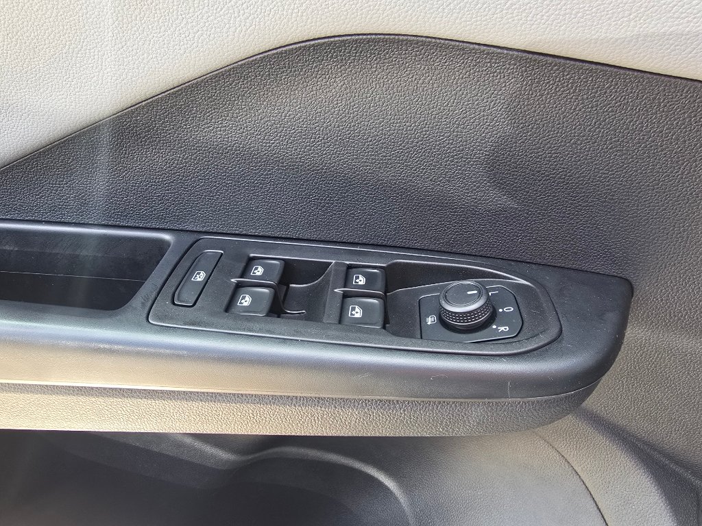 Used 2023 Volkswagen Taos SEL AWD/4WD image 18
