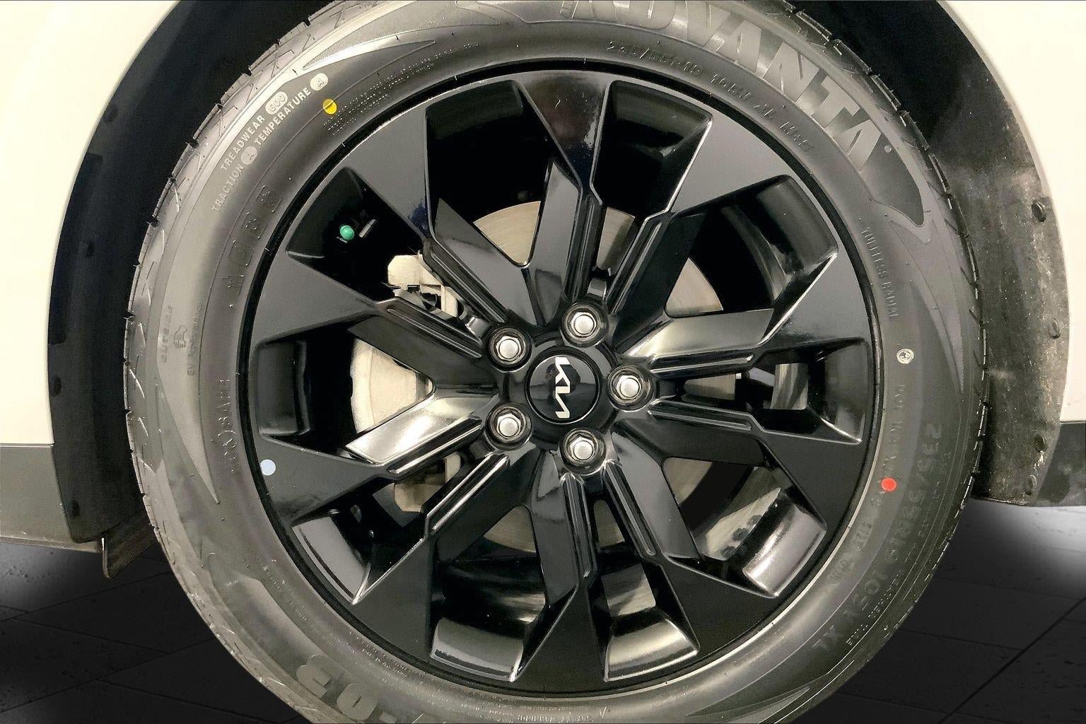 Certified 2024 Kia Carnival SX Prestige FWD image 9