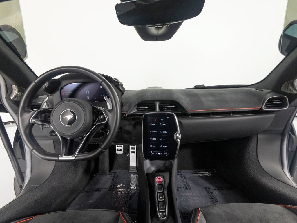 Used 2023 McLaren Artura RWD image 30