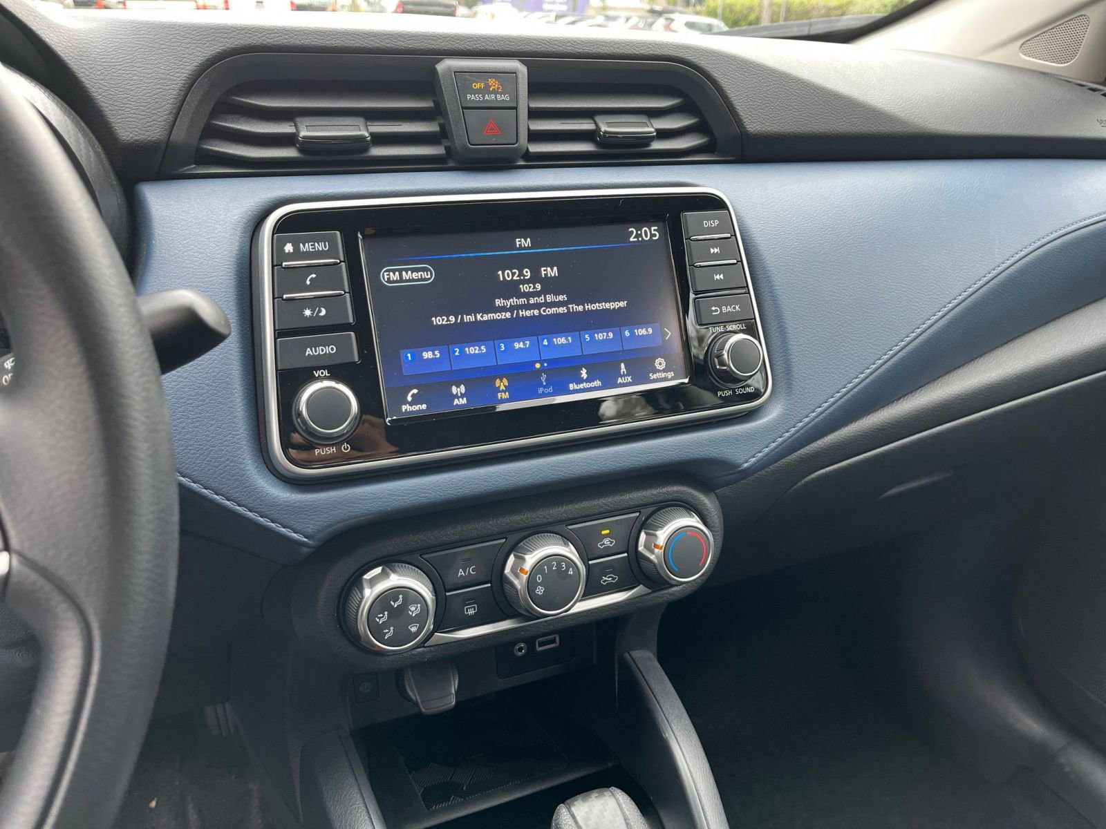 Used 2025 Nissan Versa SV image 17