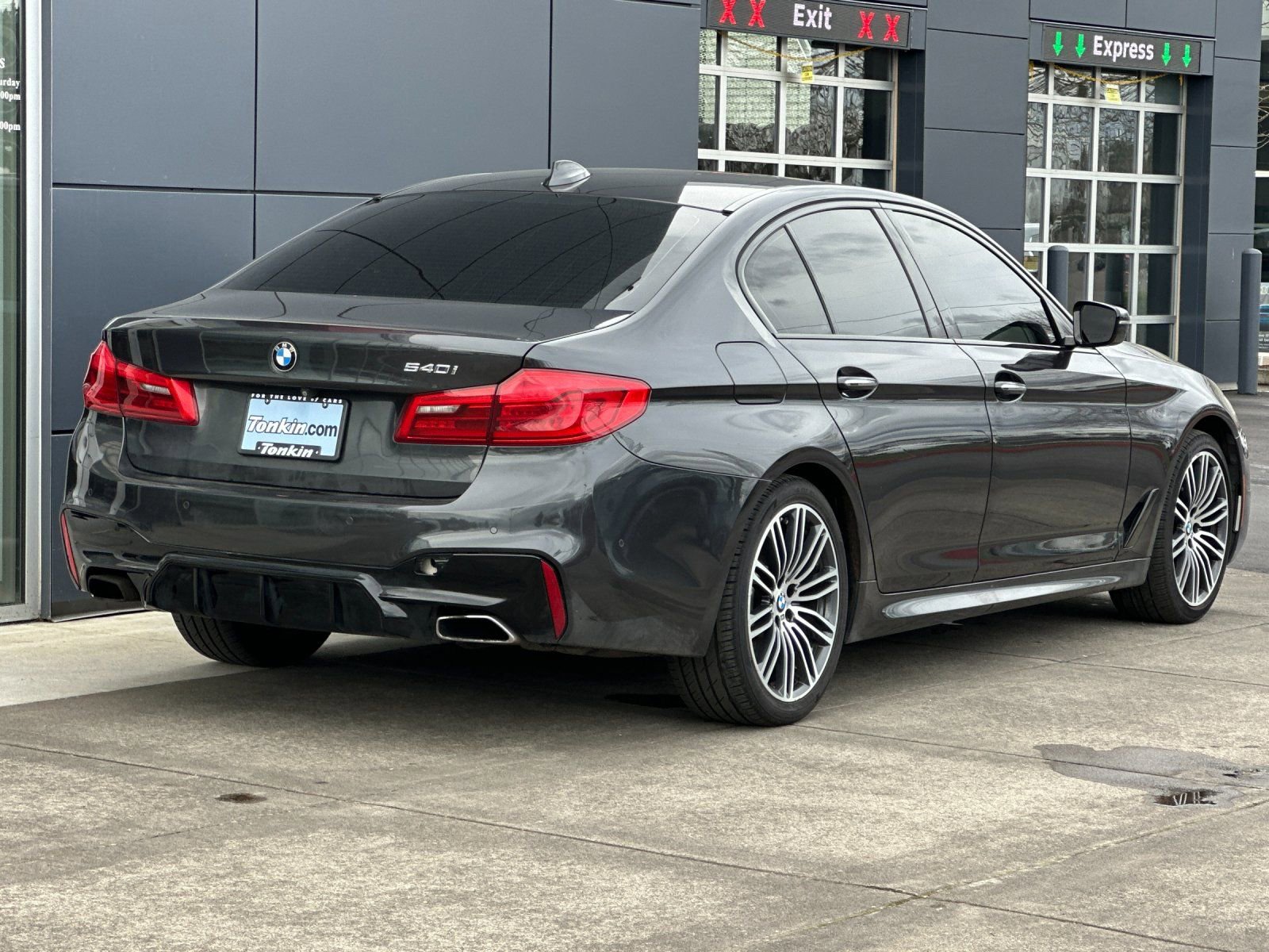 Used 2018 BMW 540i image 3