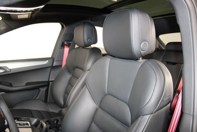New 2026 Porsche Macan AWD/4WD image 17