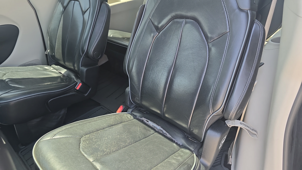 Used 2018 Chrysler Pacifica Limited FWD image 26