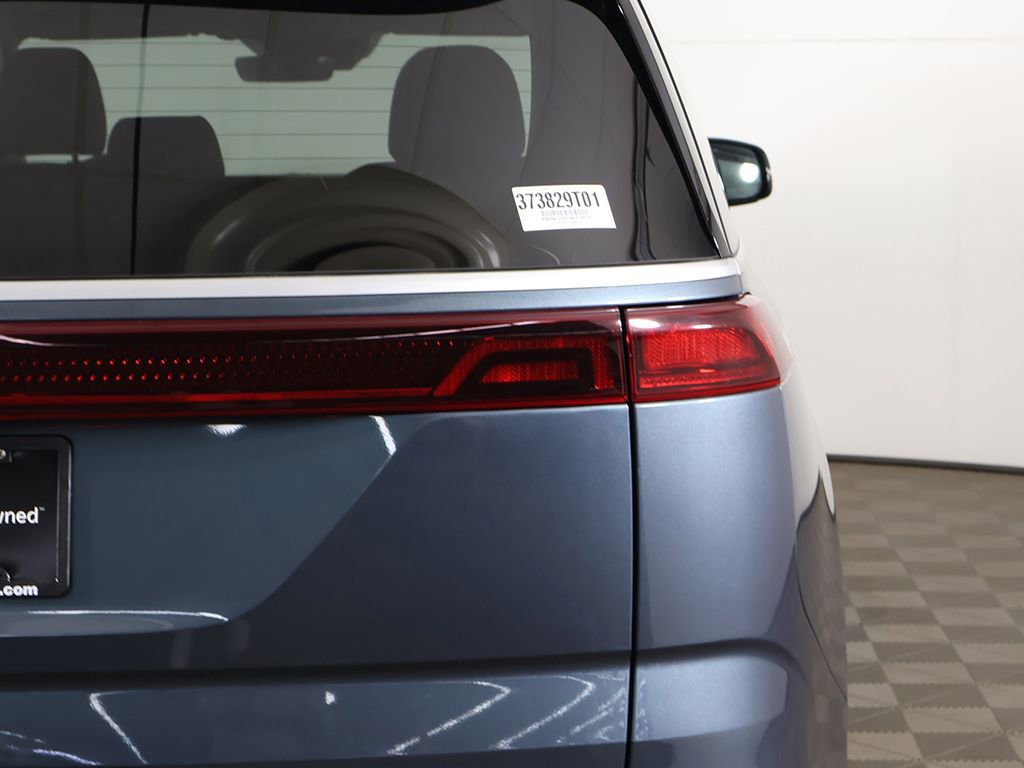 Used 2024 Kia Carnival EX FWD image 18