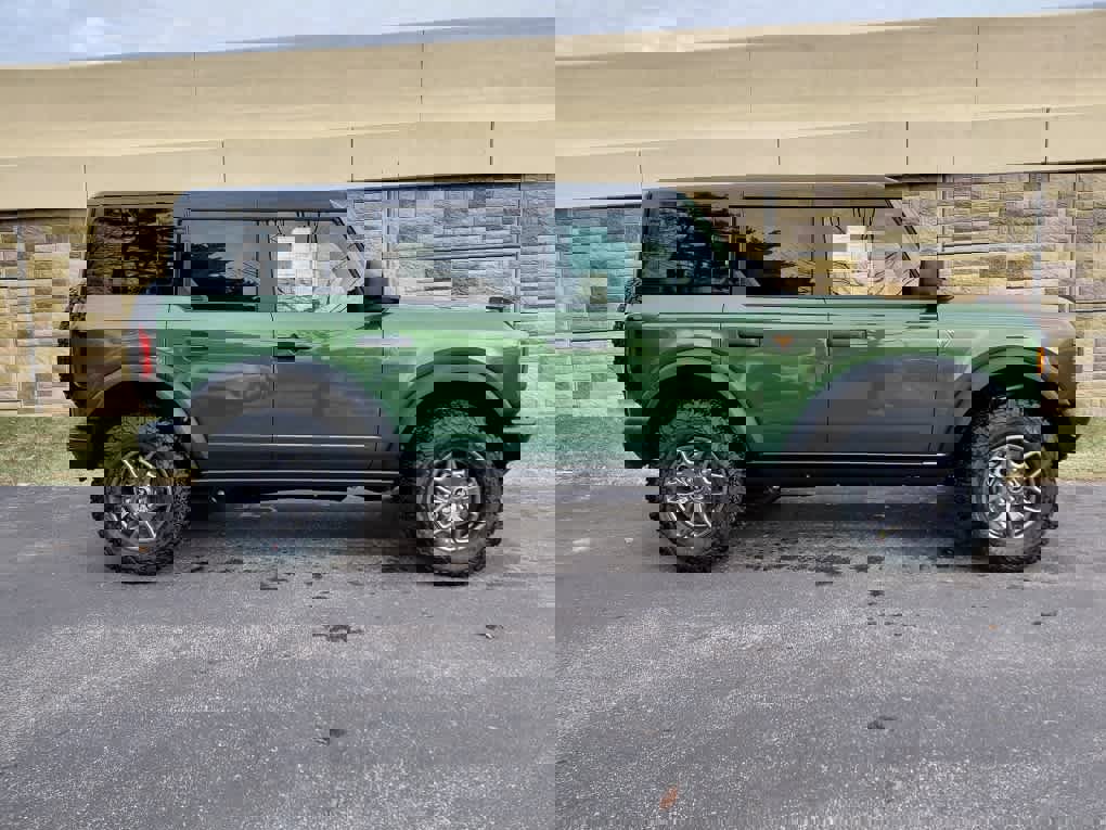 New 2025 Ford Bronco Badlands image 3