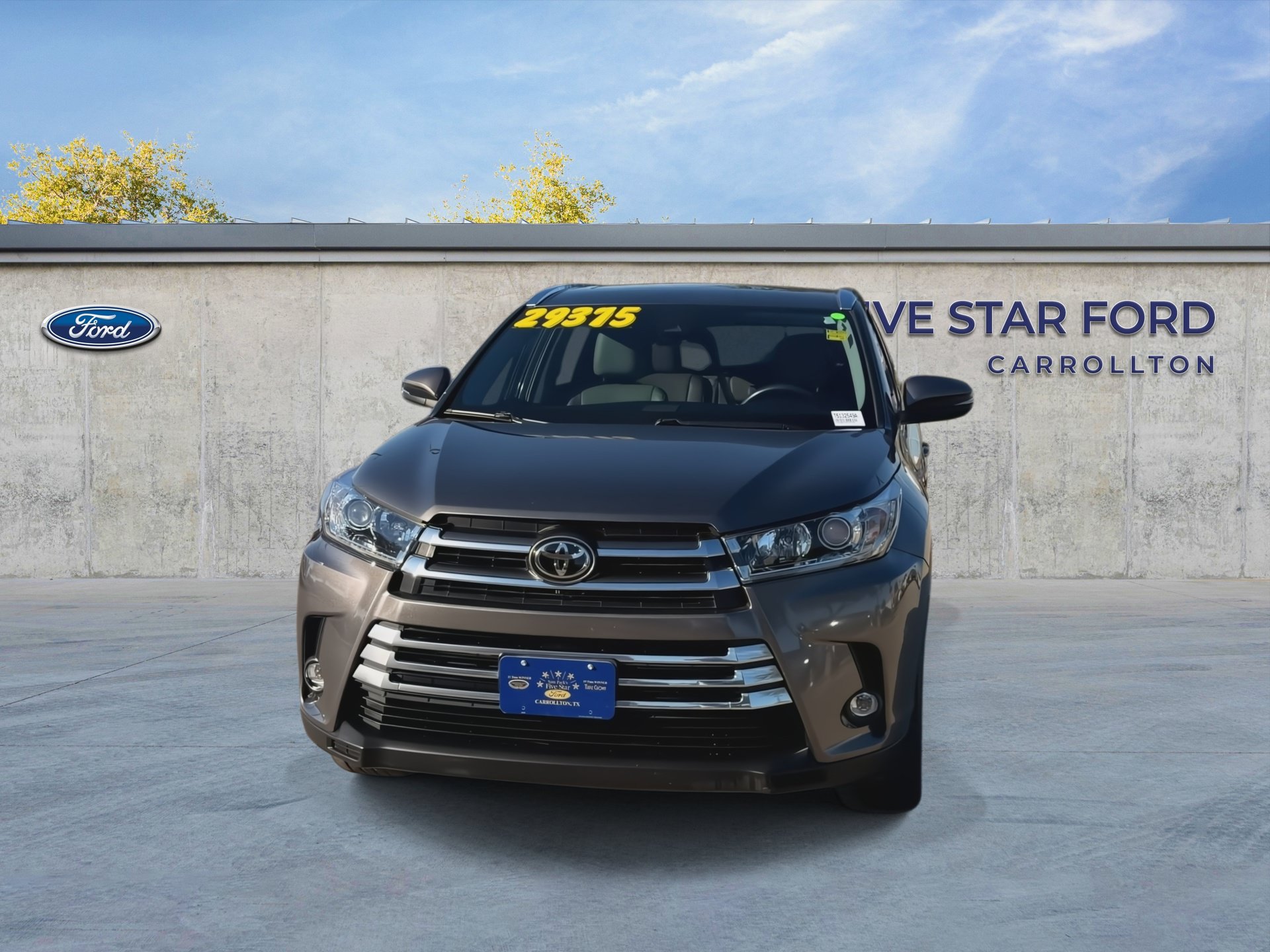 Used 2019 Toyota Highlander Limited FWD image 3
