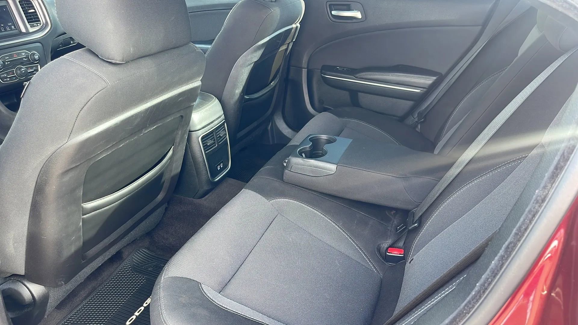Used 2018 Dodge Charger SXT image 22