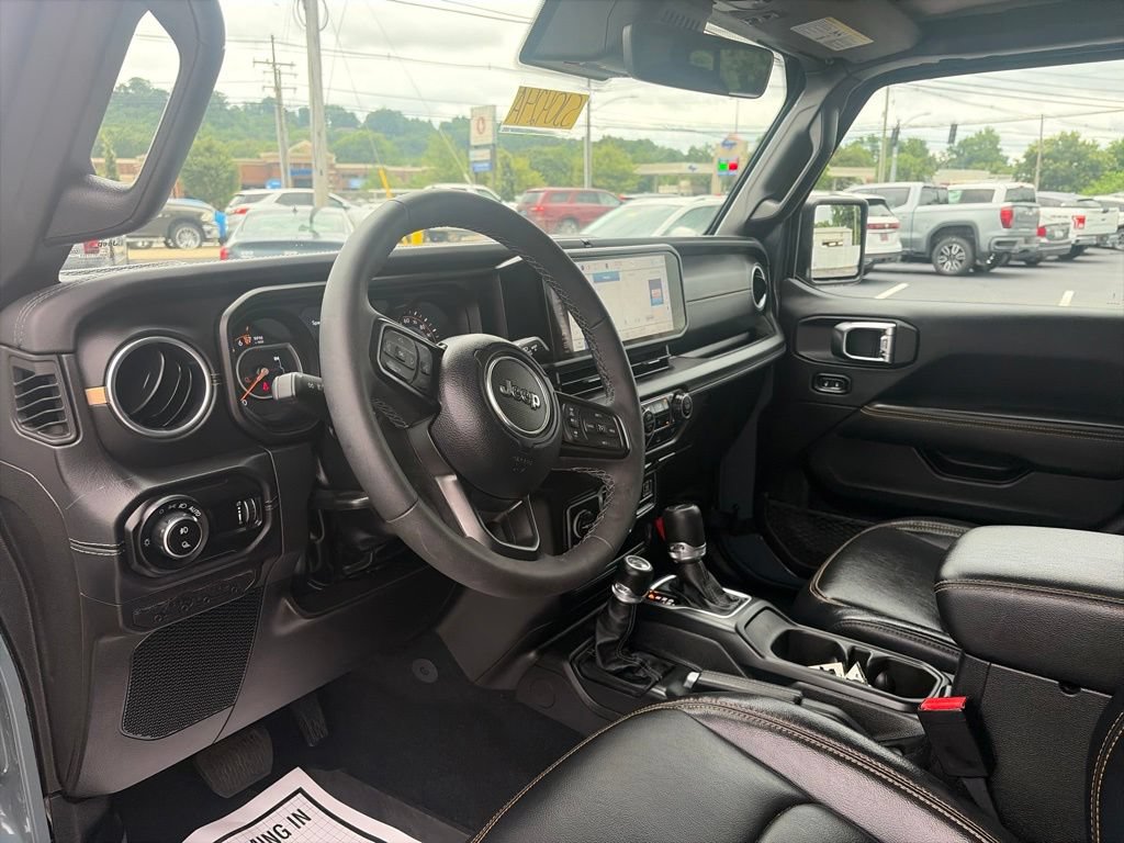 Used 2025 Jeep Gladiator Sport AWD/4WD image 18
