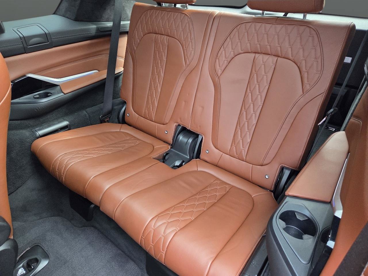 Used 2021 BMW X7 xDrive40i w/ Executive Package 2 AWD/4WD image 13