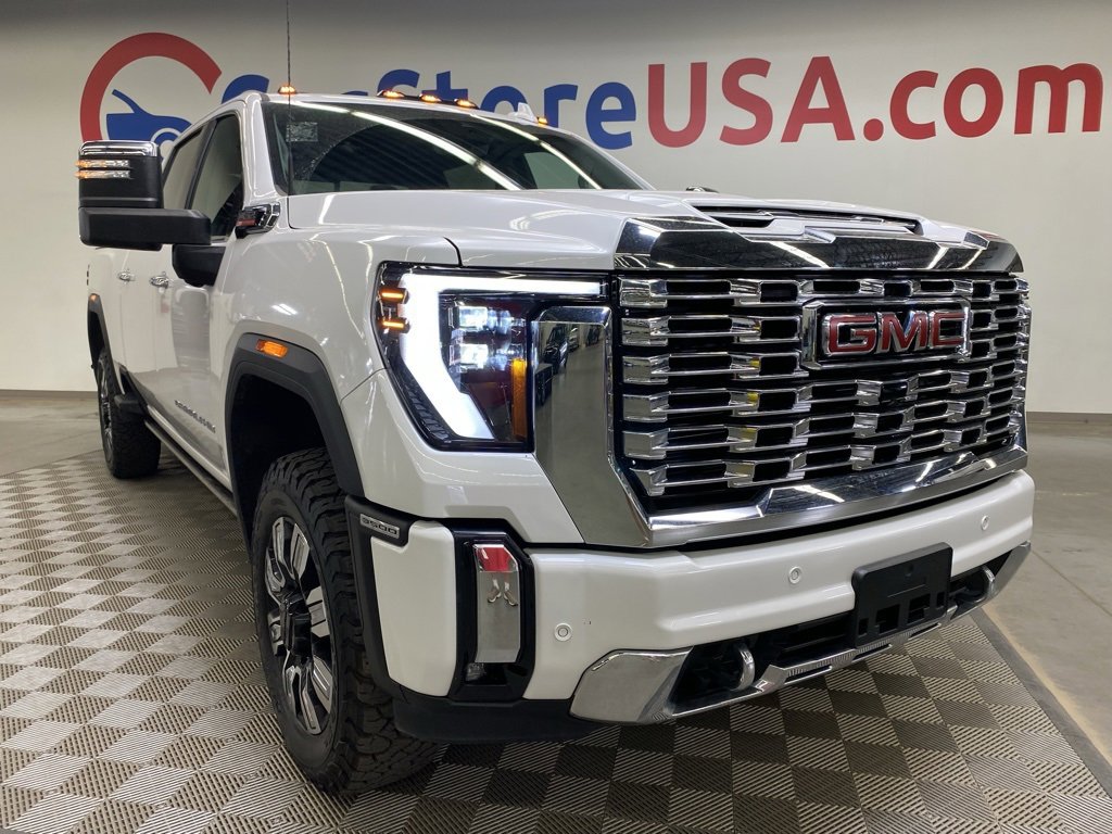 Used 2024 GMC Sierra 3500 Denali w/ Denali Reserve Package image 2