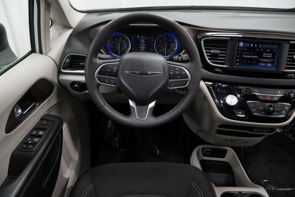 Used 2023 Chrysler Voyager LX image 19