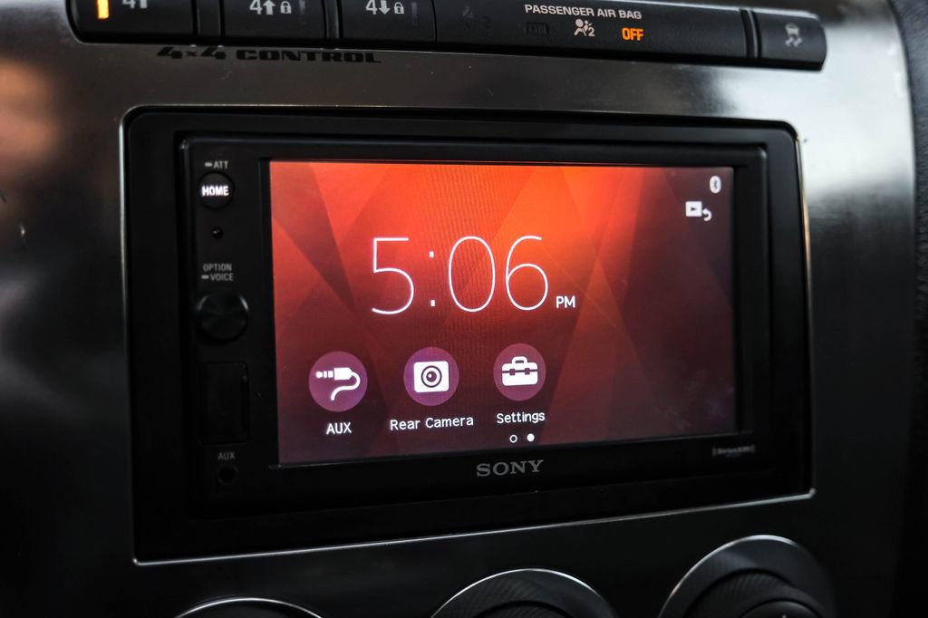 Used 2010 HUMMER H3 Luxury w/ Appearance Package image 28