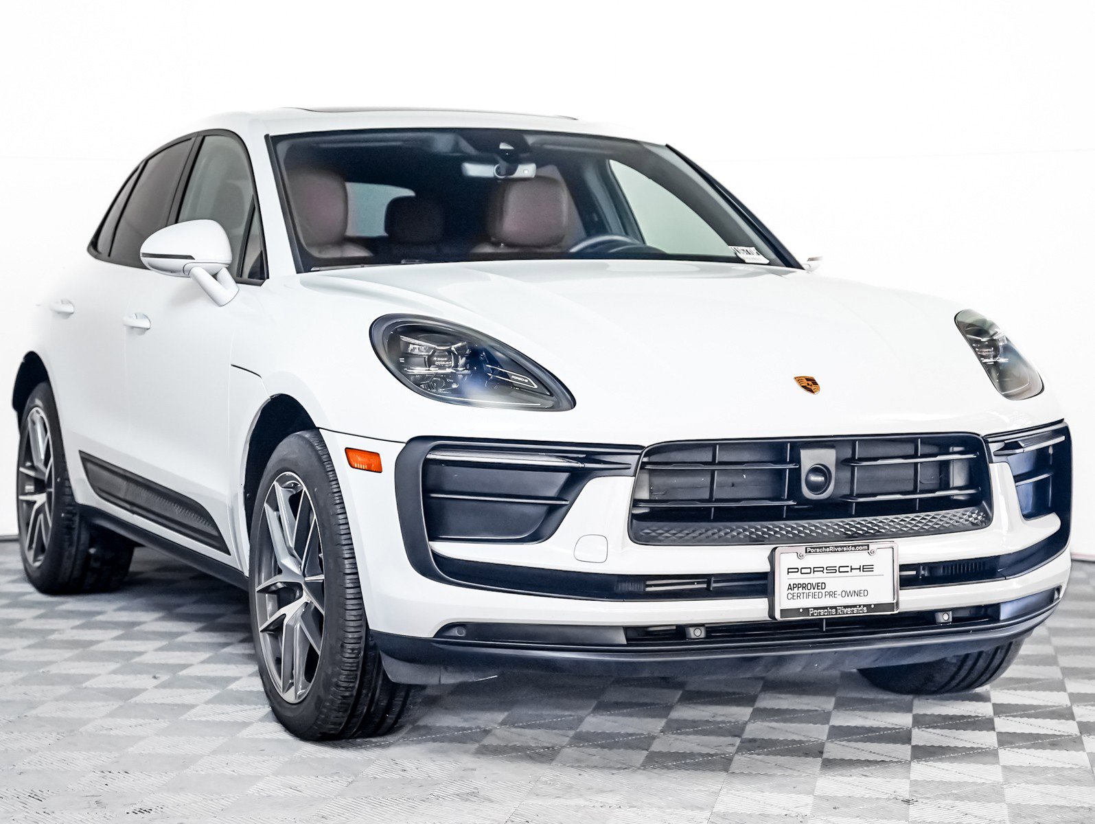 Certified 2024 Porsche Macan image 8