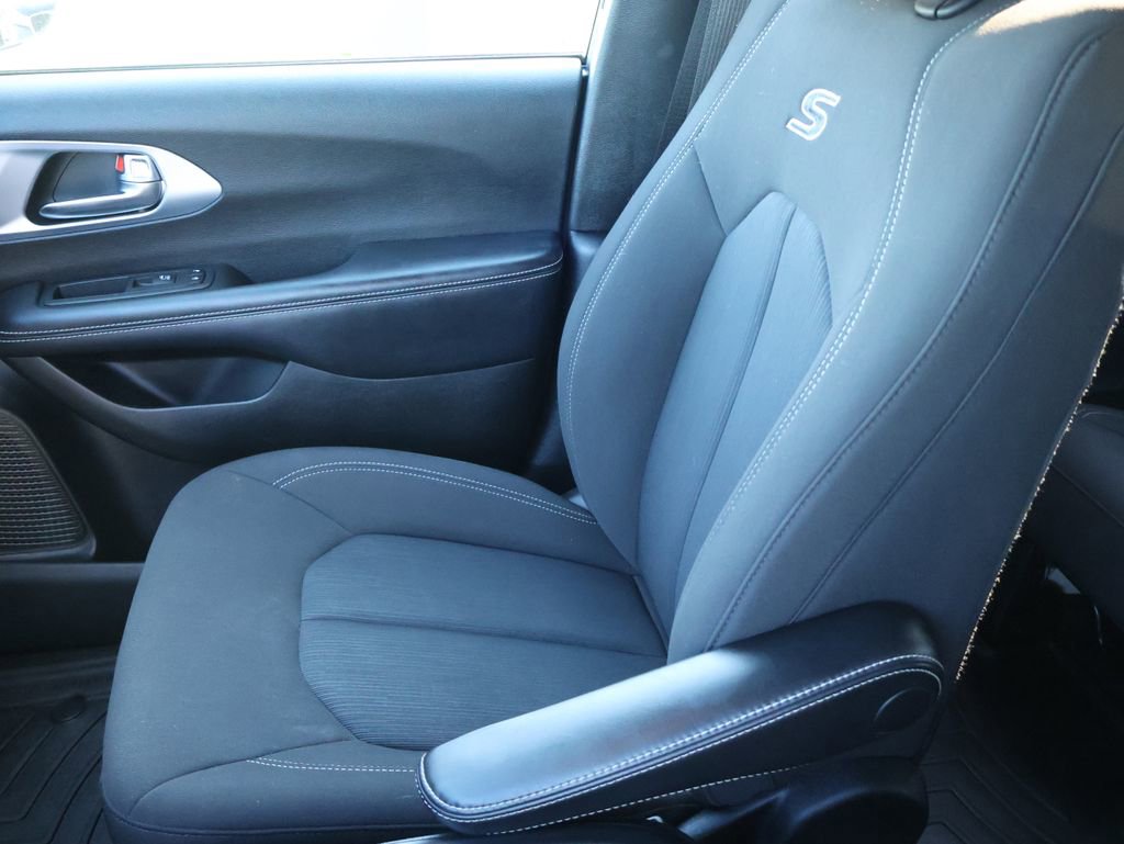 Used 2020 Chrysler Pacifica Touring w/ S Appearance Package image 23