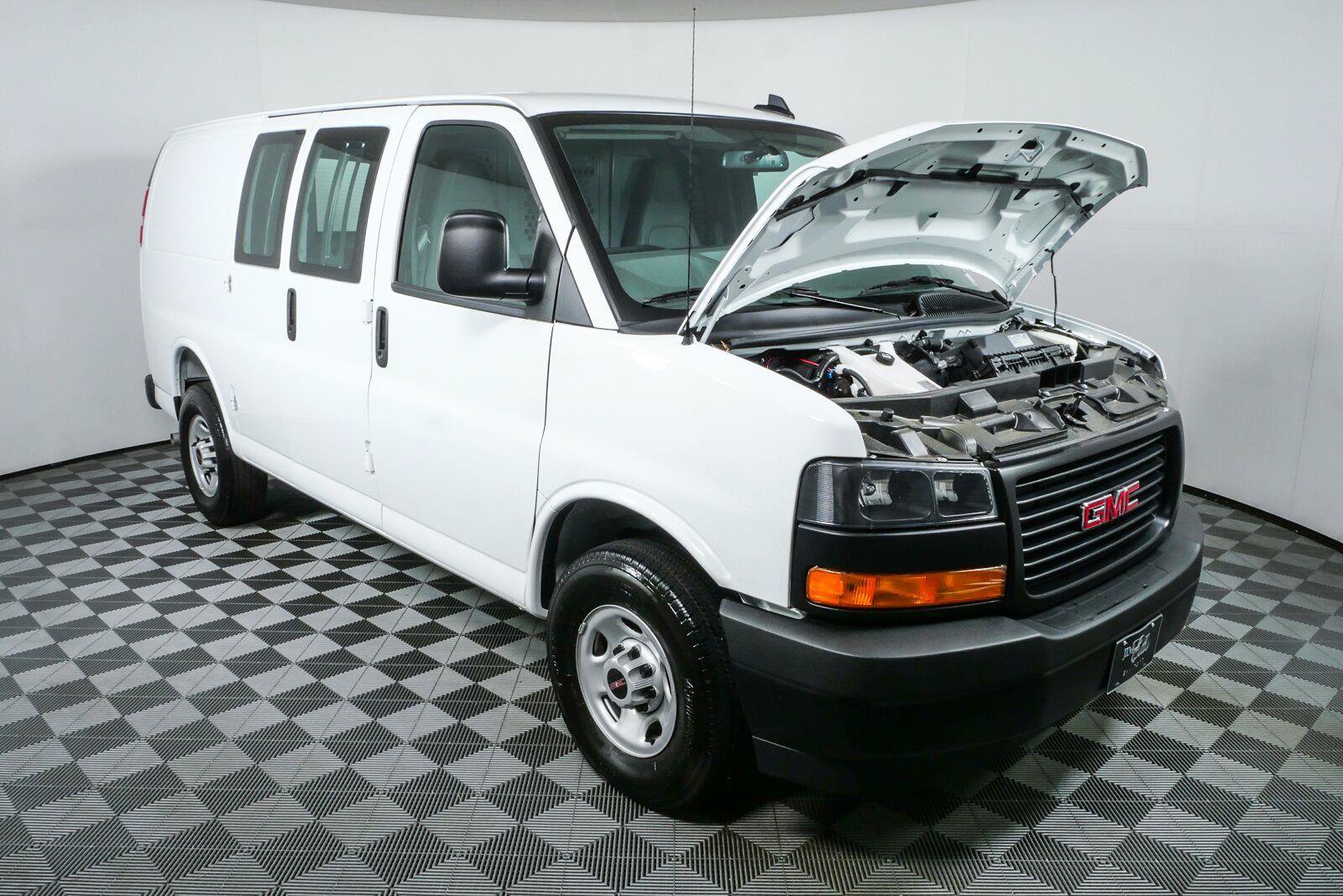 New 2025 GMC Savana 2500 w/ Driver Convenience Package RWD image 24