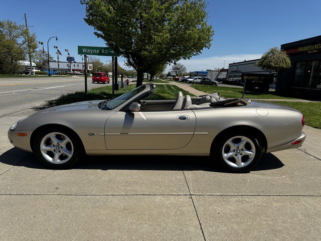 Used 2000 Jaguar XK8 Convertible image 8