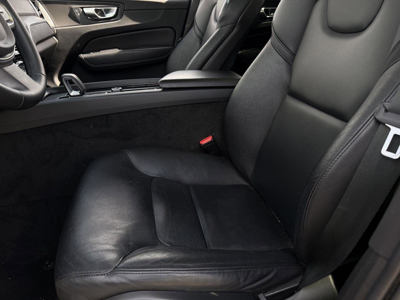 Used 2023 Volvo XC60 B5 Core AWD/4WD image 23